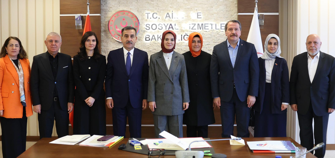 GENEL BAŞKANIMIZ ÖNDER KAHVECİ “AİLE YILI” TOPLANTISINA KATILDI