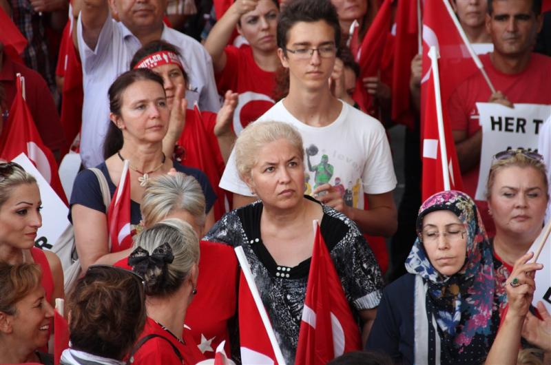 “TERÖRE HAYIR, KARDEŞLİĞE EVET” DEMEK İÇİN İŞ BIRAKIYORUZ!