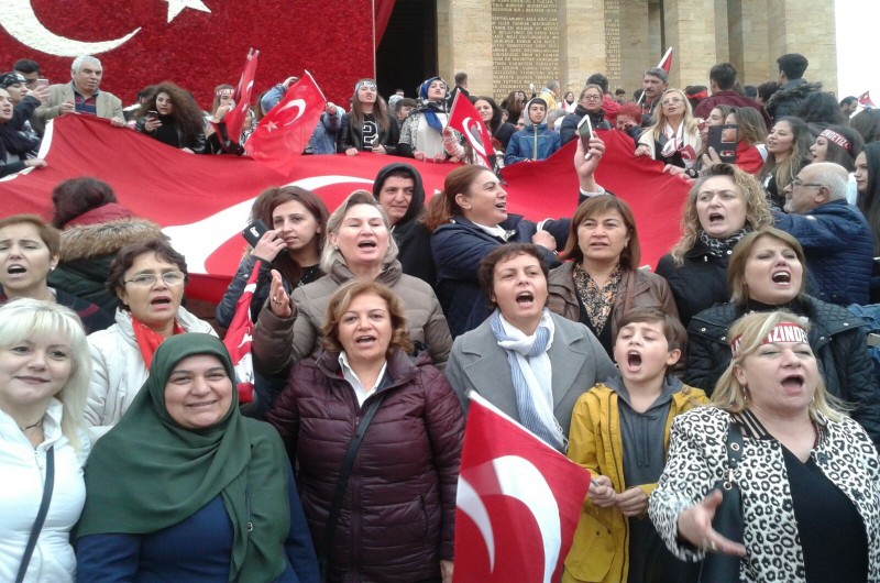 KADIN KOMİSYONLARIMIZ CUMHURİYET BAYRAMI COŞKUSUNU ANITKABİR’DE YAŞADI 