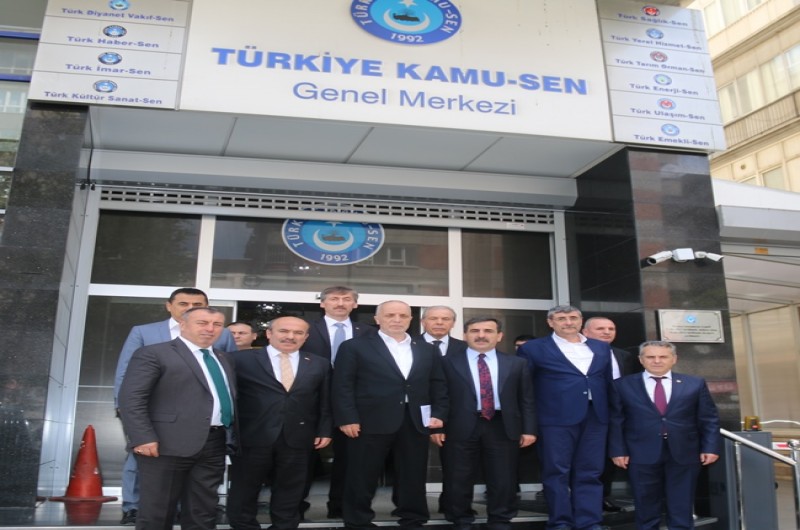 TÜRK-İŞ’TEN GENEL BAŞKAN ÖNDER KAHVECİ’YE HAYIRLI OLSUN ZİYARETİ