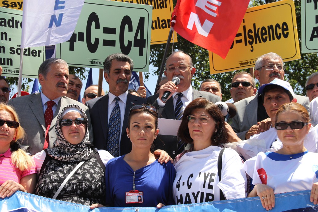 4/C VE KADROYA ALINMAYAN SÖZLEŞMELİLER İÇİN TBMM ÖNÜNDEYDİK.