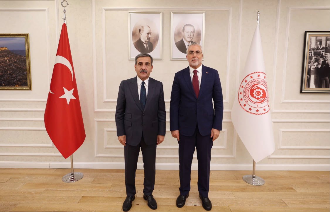 GENEL BAŞKANIMIZ ÖNDER KAHVECİ ÇALIŞMA BAKANI VEDAT IŞIKHAN’I ZİYARET ETTİ