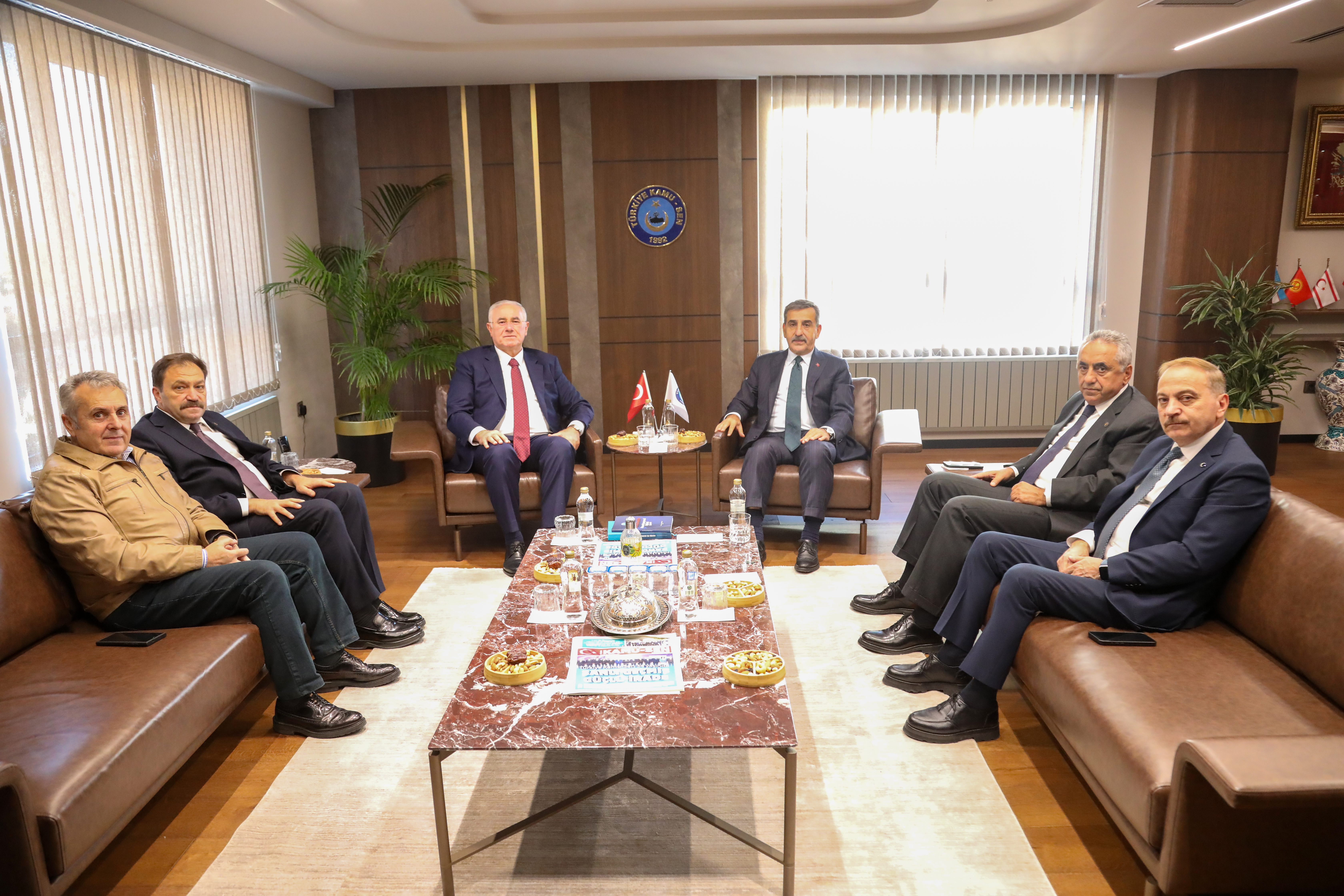 KAMU DENETÇİLİĞİ KURUMU BAŞKANI MEHMET AKARCA KONFEDERASYONUMUZU ZİYARET ETTİ.