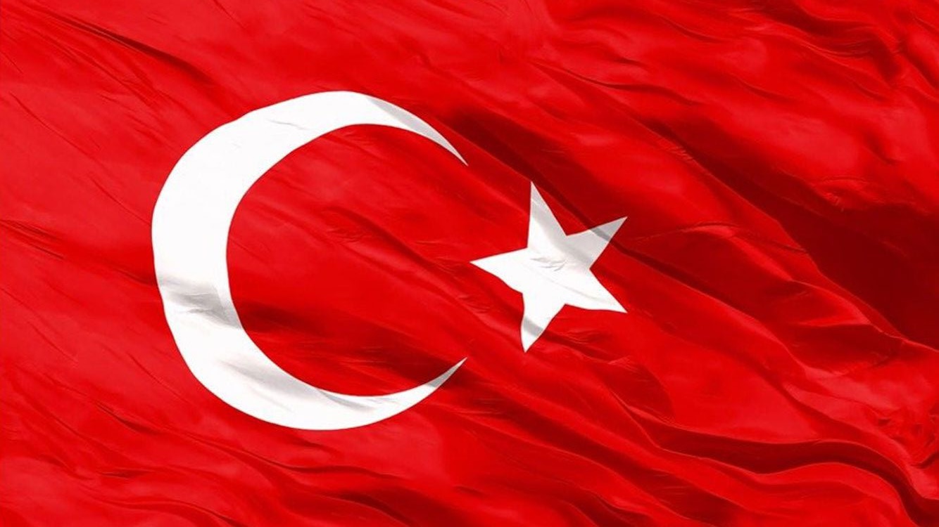 BAYRAĞIMIZA UZANAN ELLER KIRILIR